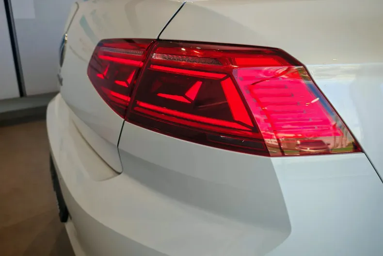 Volkswagen Passat din 2021 cu 66.272 km - oferta VOL138364 - foto 7