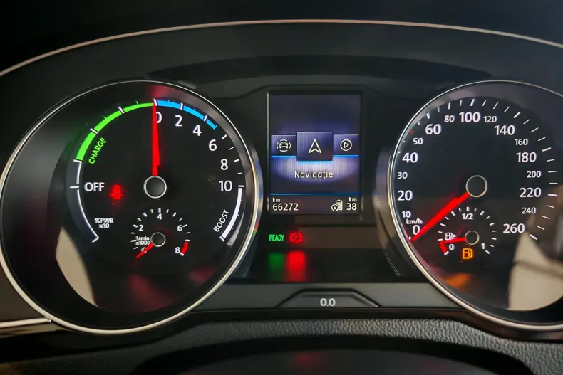 Volkswagen Passat din 2021 cu 66.272 km - oferta VOL138364 - foto 25