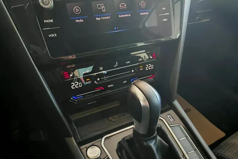 Volkswagen Passat din 2021 cu 66.272 km - oferta VOL138364 - foto 27