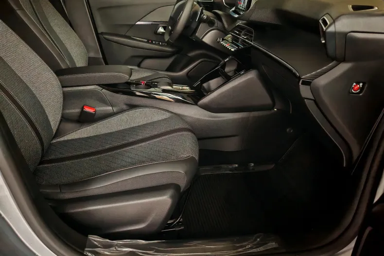 Peugeot 208 din 2024 cu 1.470 km - oferta PEU138369 - foto 16