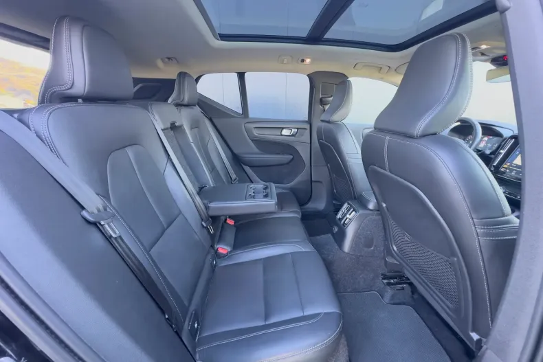 Volvo XC40 din 2020 cu 106.004 km - oferta VOL138396 - foto 22