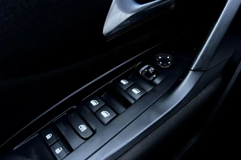 Peugeot 308 din 2022 cu 71.533 km - oferta PEU138454 - foto 31