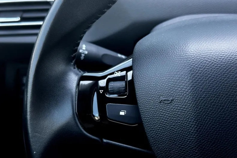 Peugeot 308 din 2021 cu 162.560 km - oferta PEU138458 - foto 18