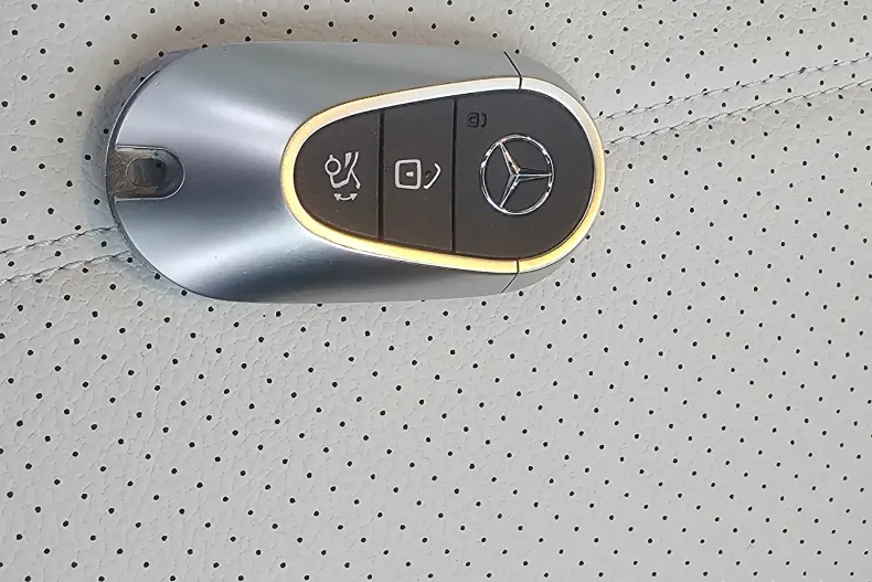 Mercedes-Benz C din 2024 cu 12.300 km - oferta MER138478 - foto 24