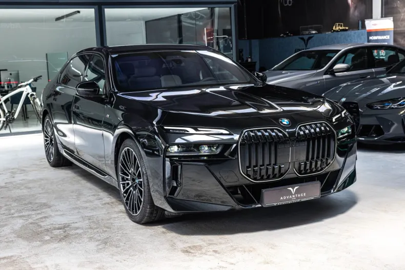 BMW Seria 7 din 2024 cu 17.887 km - oferta BMW138496 - foto 4