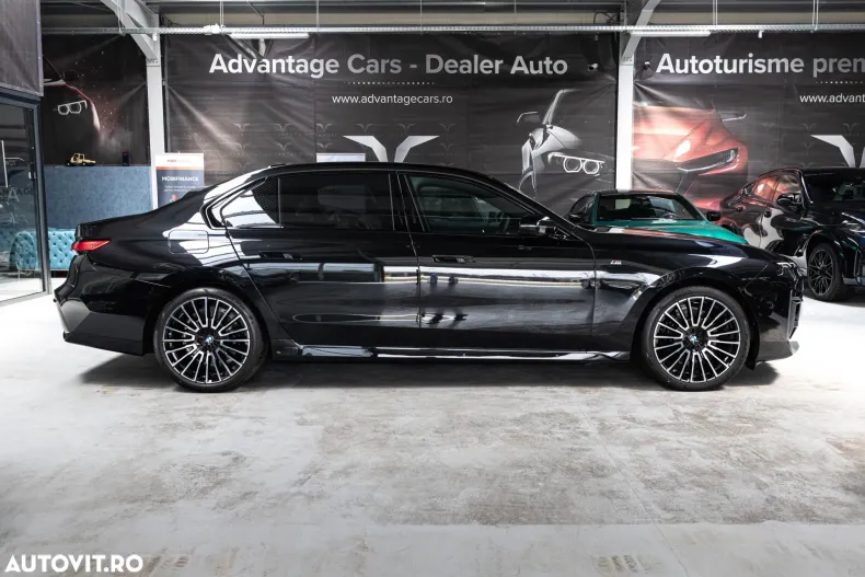 BMW Seria 7 din 2024 cu 17.887 km - oferta BMW138496 - foto 5