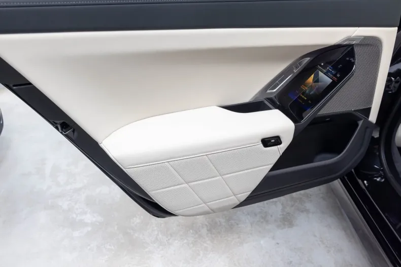 BMW Seria 7 din 2024 cu 17.887 km - oferta BMW138496 - foto 15