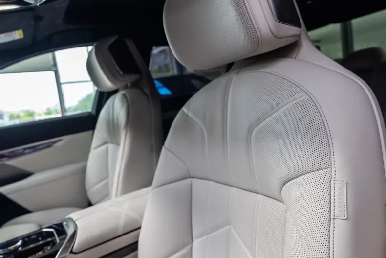 BMW Seria 7 din 2024 cu 17.887 km - oferta BMW138496 - foto 22