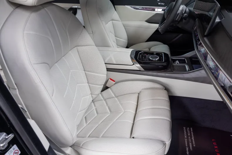 BMW Seria 7 din 2024 cu 17.887 km - oferta BMW138496 - foto 24