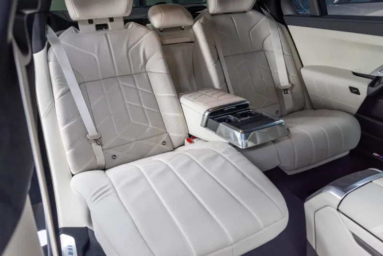 BMW Seria 7 din 2024 cu 17.887 km - oferta BMW138496 - foto 26