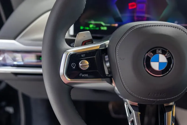 BMW Seria 7 din 2024 cu 17.887 km - oferta BMW138496 - foto 30