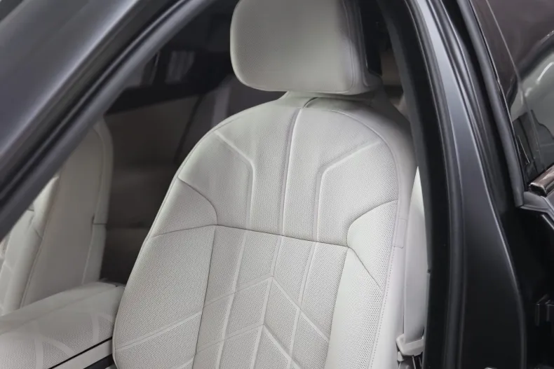 BMW Seria 7 din 2024 cu 6.800 km - oferta BMW138501 - foto 2