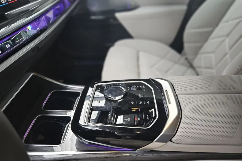 BMW Seria 7 din 2024 cu 6.800 km - oferta BMW138501 - foto 20