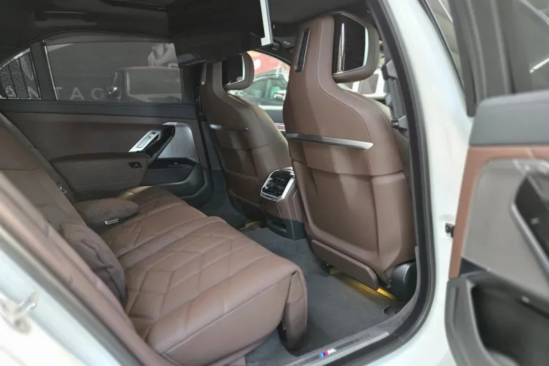 BMW Seria 7 din 2025 cu 13 km - oferta BMW138502 - foto 9