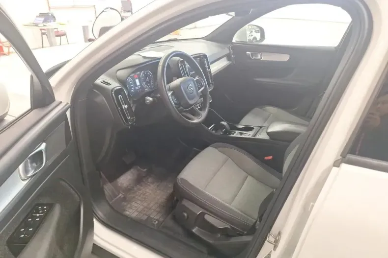 Volvo XC40 din 2021 cu 102.436 km - oferta VOL138523 - foto 6