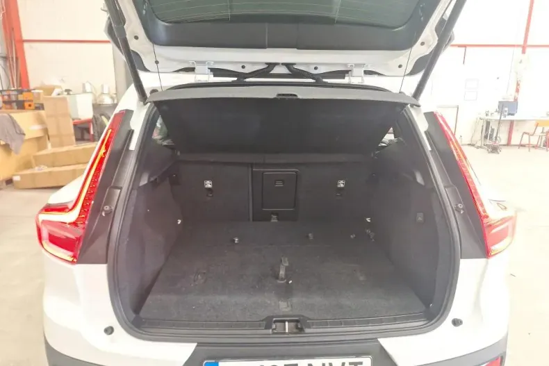 Volvo XC40 din 2021 cu 102.436 km - oferta VOL138523 - foto 8