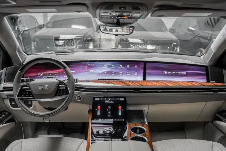 Cadillac Escalade din 2025 cu 10 km - oferta CAD138657 - foto 1