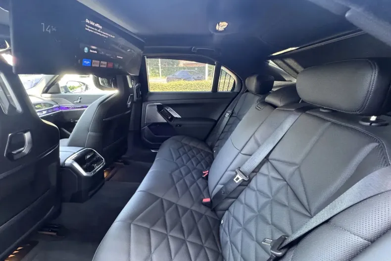 BMW Seria 7 din 2024 cu 15.000 km - oferta BMW138673 - foto 13