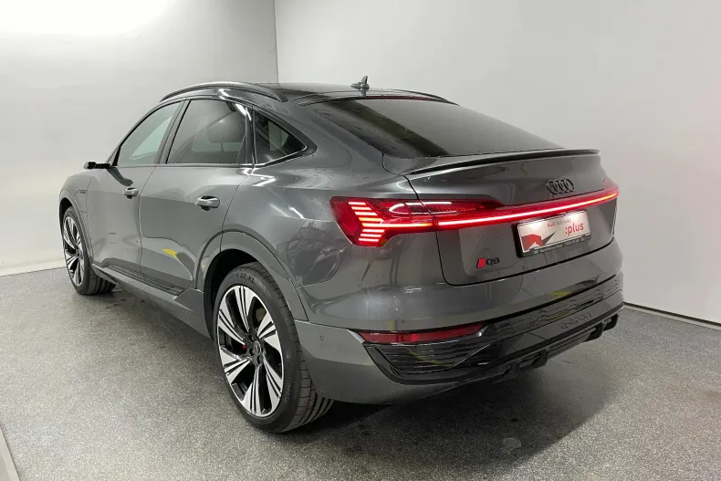Audi Q8 din 2023 cu 27.500 km - oferta AUD138723 - foto 3
