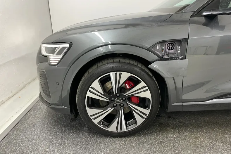Audi Q8 din 2023 cu 27.500 km - oferta AUD138723 - foto 4