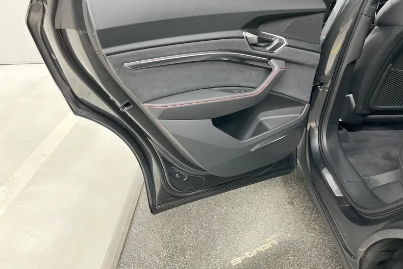 Audi Q8 din 2023 cu 27.500 km - oferta AUD138723 - foto 12