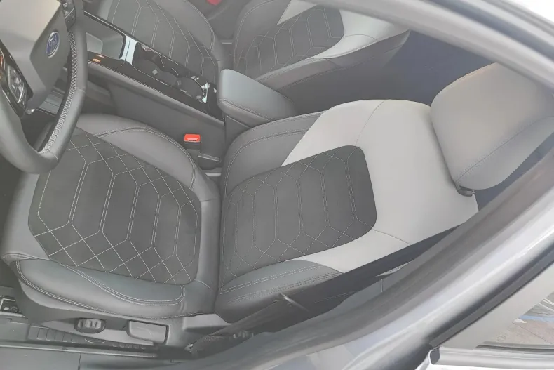 Ford Puma din 2025 cu 2.540 km - oferta FOR138730 - foto 9