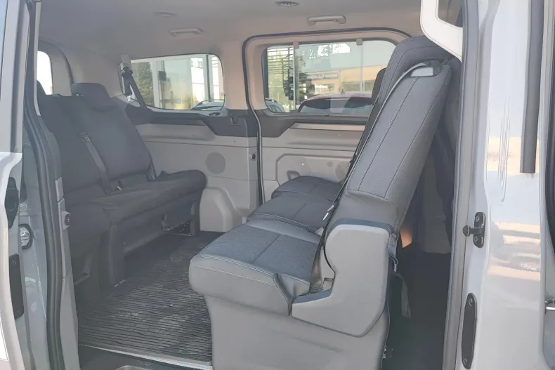 Ford Tourneo Custom din 2025 cu 4.250 km - oferta FOR138741 - foto 6