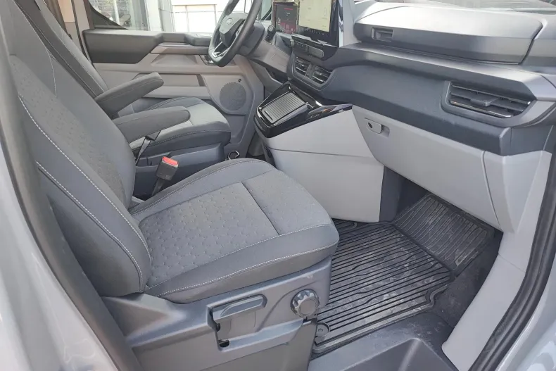 Ford Tourneo Custom din 2025 cu 4.250 km - oferta FOR138741 - foto 18