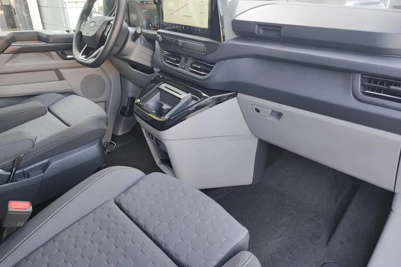 Ford Tourneo Custom din 2025 cu 4.250 km - oferta FOR138741 - foto 19