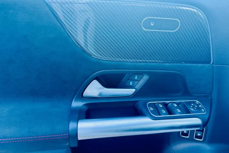 Mercedes-Benz GLA din 2024 cu 3.000 km - oferta MER138884 - foto 9