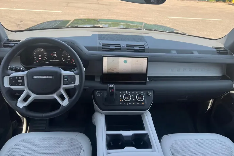 Land Rover Defender din 2024 cu 8.000 km - oferta LAN138893 - foto 4