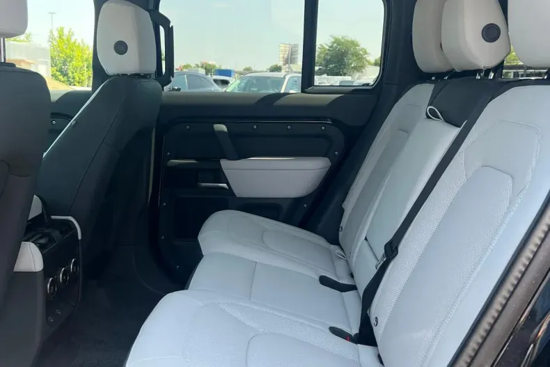 Land Rover Defender din 2024 cu 8.000 km - oferta LAN138893 - foto 5