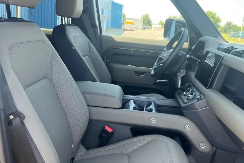 Land Rover Defender din 2024 cu 7.000 km - oferta LAN138894 - foto 9