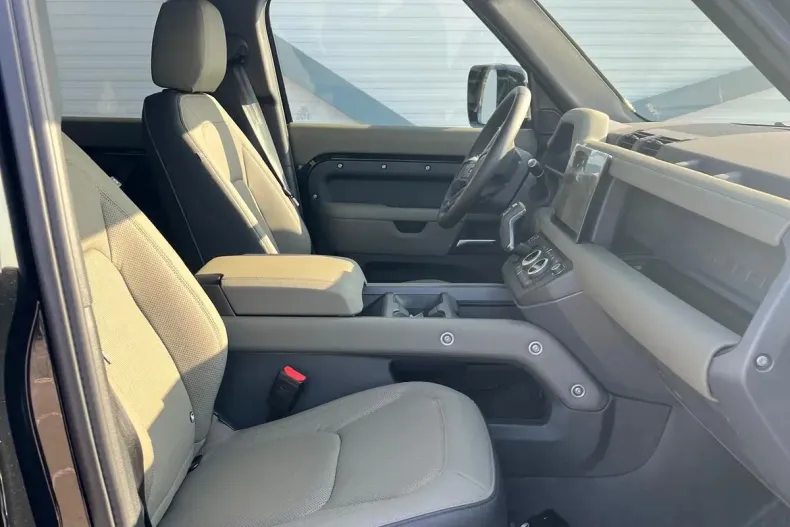 Land Rover Defender din 2024 cu 8.000 km - oferta LAN138895 - foto 3