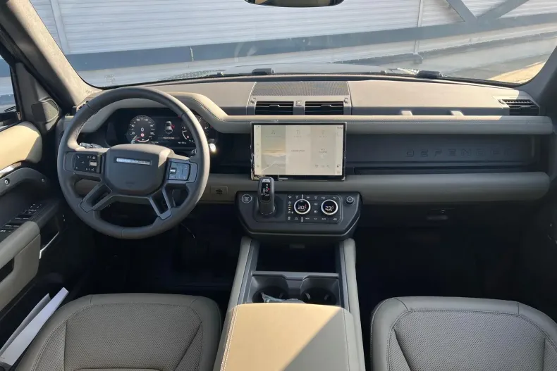 Land Rover Defender din 2024 cu 8.000 km - oferta LAN138895 - foto 4