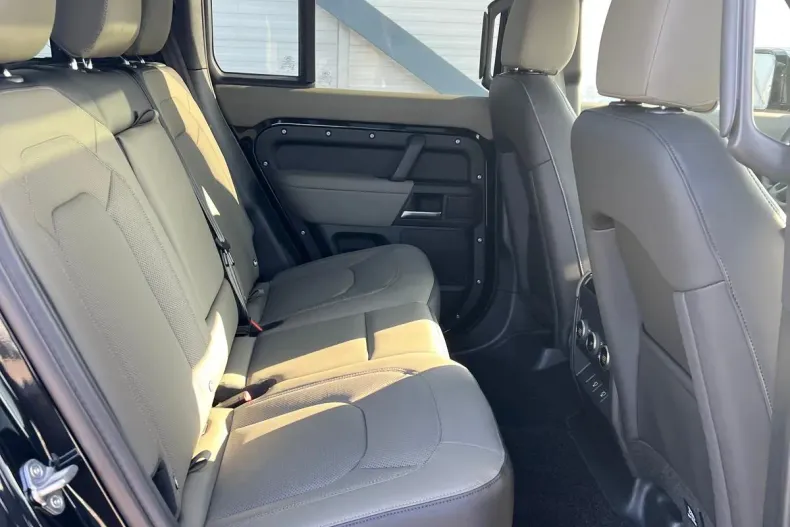 Land Rover Defender din 2024 cu 8.000 km - oferta LAN138895 - foto 5