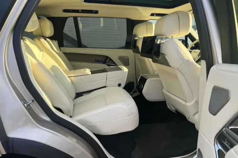 Land Rover Range Rover din 2023 cu 20.000 km - oferta LAN138896 - foto 6