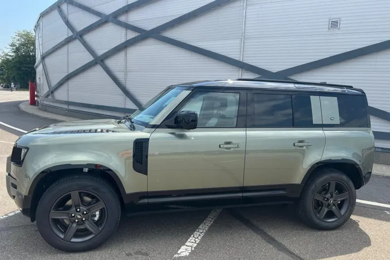 Land Rover Defender din 2023 cu 14.000 km - oferta LAN138900 - foto 4