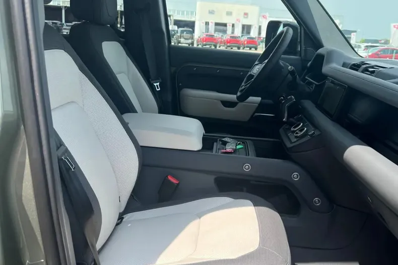 Land Rover Defender din 2023 cu 14.000 km - oferta LAN138900 - foto 9