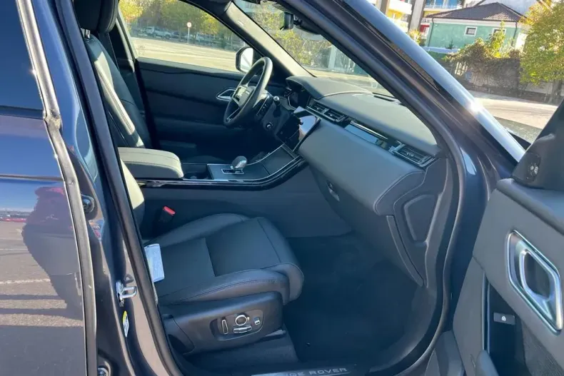 Land Rover Range Rover Velar din 2023 cu 2.000 km - oferta LAN138905 - foto 3