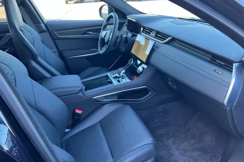 Jaguar F-Pace din 2023 cu 13.000 km - oferta JAG138906 - foto 3