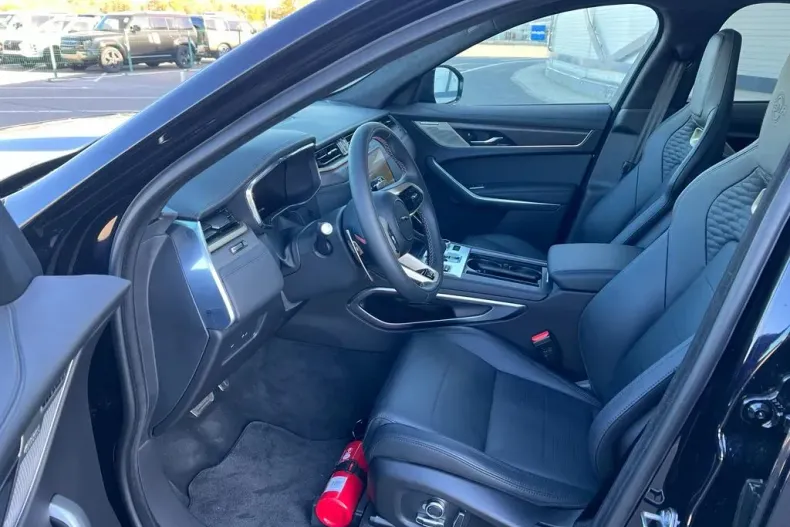 Jaguar F-Pace din 2023 cu 13.000 km - oferta JAG138906 - foto 6