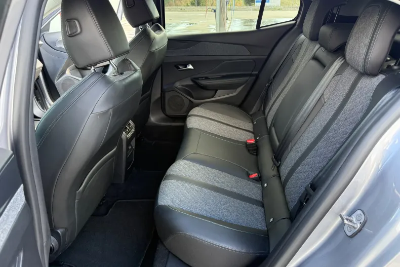 Peugeot 408 din 2023 cu 41.300 km - oferta PEU138910 - foto 7