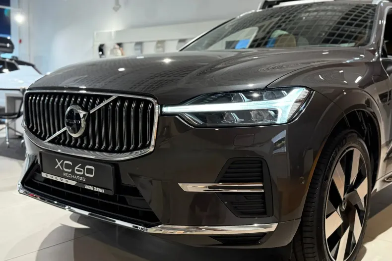 Volvo XC60 din 2025 cu 1 km - oferta VOL138922 - foto 4