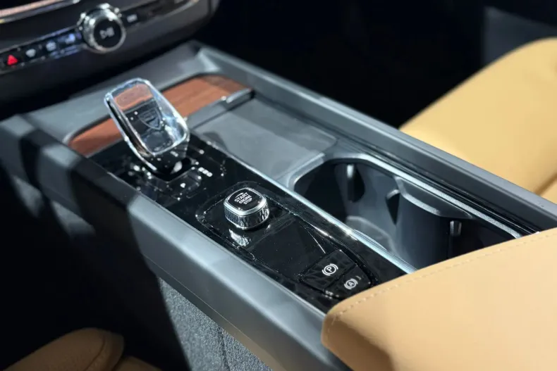 Volvo XC60 din 2025 cu 1 km - oferta VOL138922 - foto 9