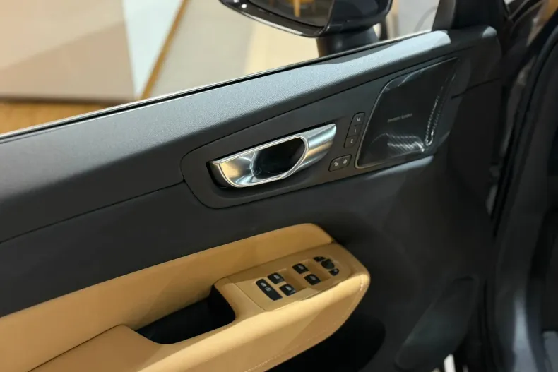 Volvo XC60 din 2025 cu 1 km - oferta VOL138922 - foto 12