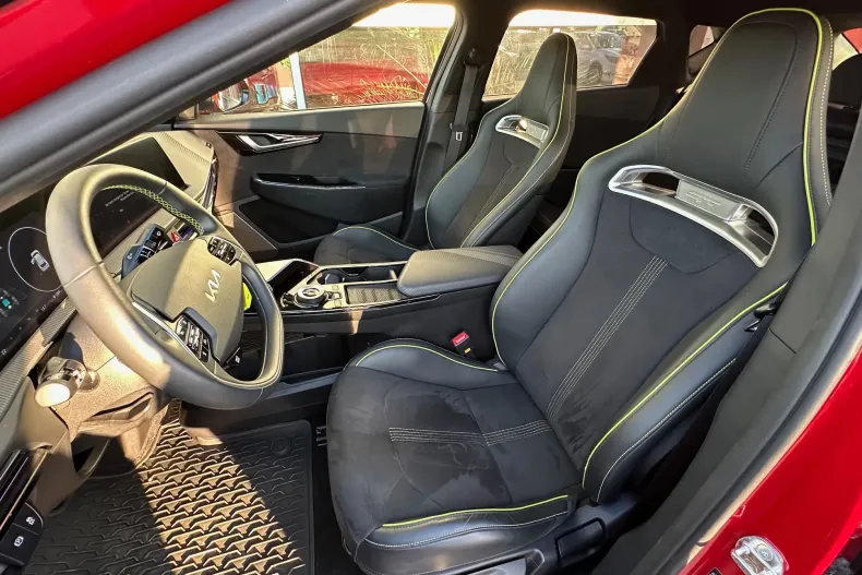 Kia EV6 GT din 2023 cu 8.000 km - oferta KIA138936 - foto 9