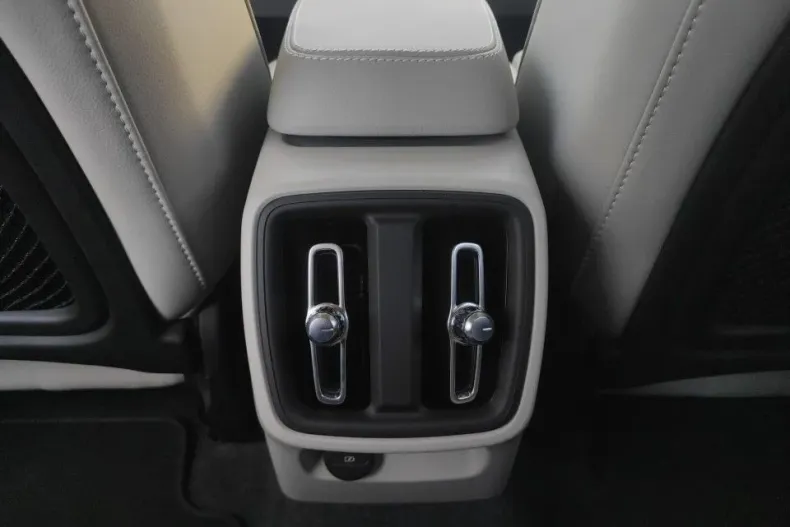 Volvo XC40 din 2025 cu 100 km - oferta VOL138939 - foto 22