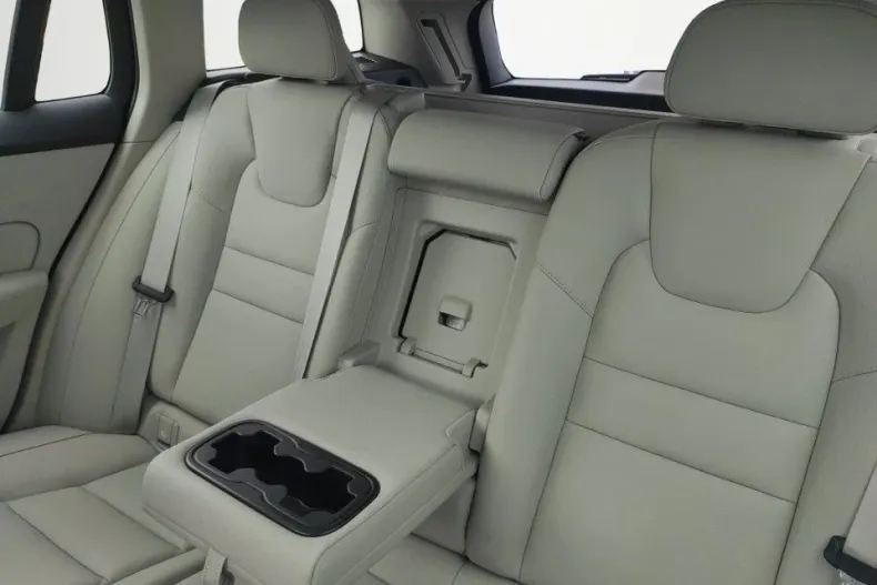 Volvo V60 din 2025 cu 1 km - oferta VOL138942 - foto 13