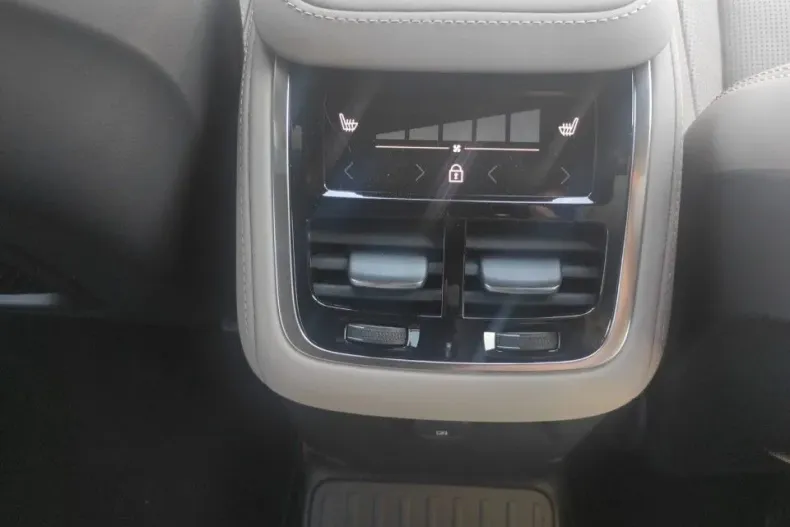 Volvo XC90 din 2025 cu 7 km - oferta VOL138944 - foto 13